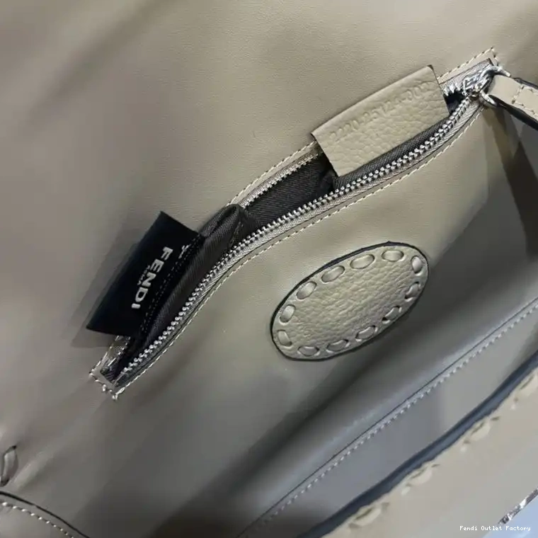 Affordable HOT Bag Khaki Cuoio Medium Selleria Romano In Baguette Leather Fendi 0701